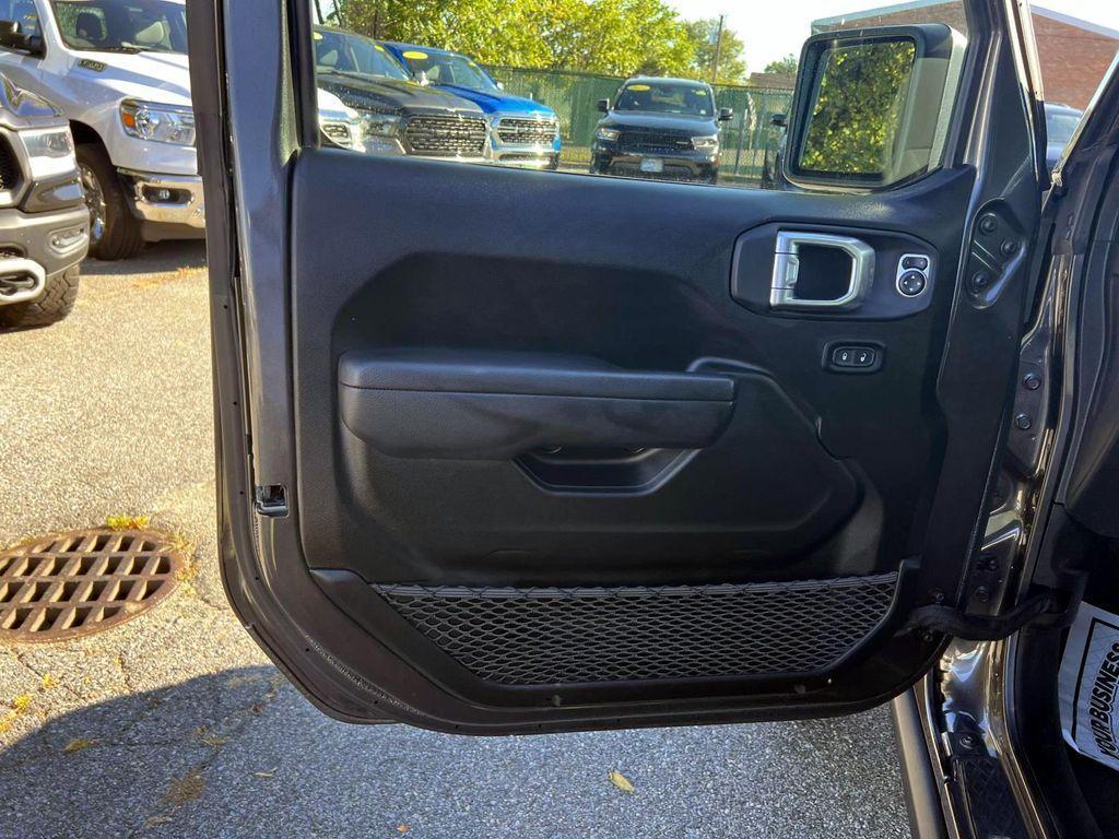 used 2024 Jeep Gladiator car, priced at $38,813