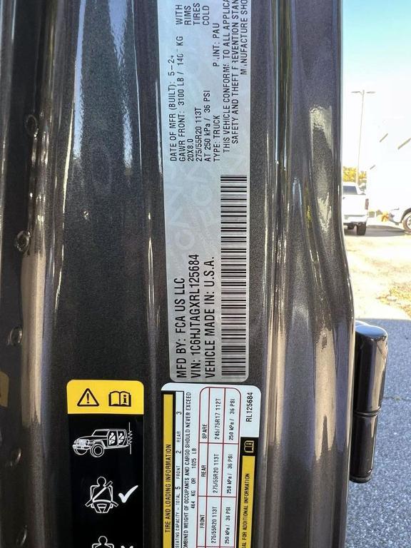 used 2024 Jeep Gladiator car, priced at $38,813