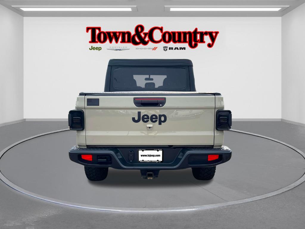 used 2022 Jeep Gladiator car, priced at $32,124