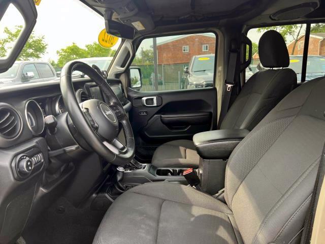 used 2022 Jeep Gladiator car, priced at $32,124