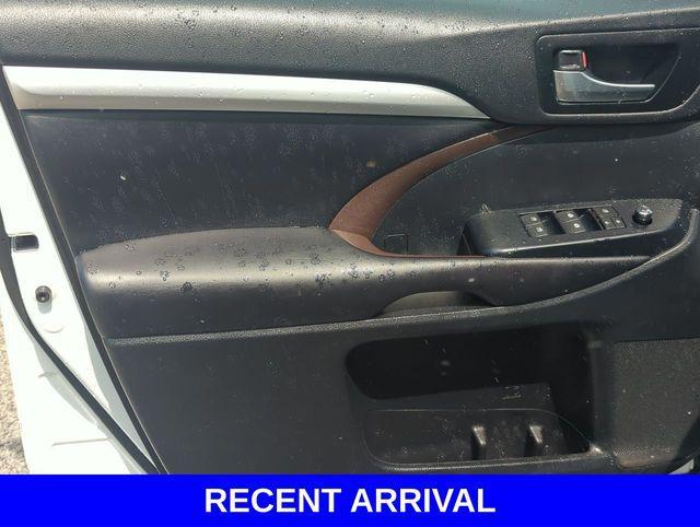 used 2019 Toyota Highlander car, priced at $23,786
