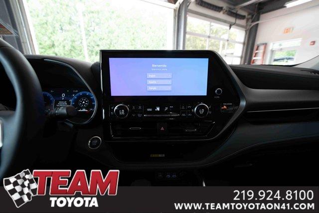 used 2024 Toyota Highlander car, priced at $49,300