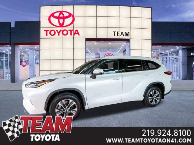 used 2022 Toyota Highlander car, priced at $38,800