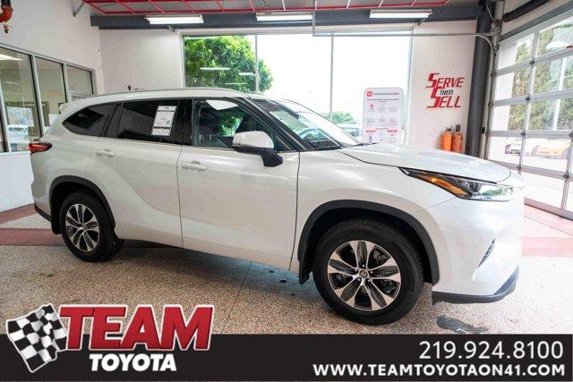 used 2022 Toyota Highlander car, priced at $38,800