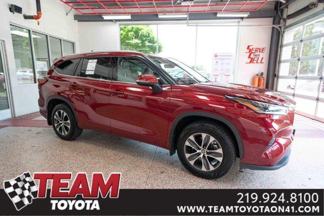 used 2021 Toyota Highlander car, priced at $29,500
