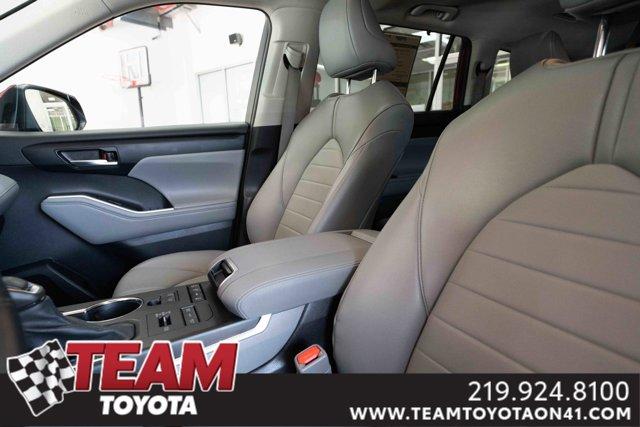 used 2021 Toyota Highlander car, priced at $29,500