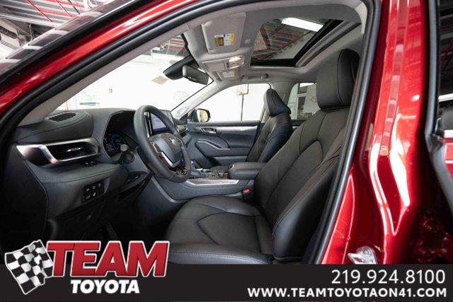 new 2025 Toyota Highlander car, priced at $54,571
