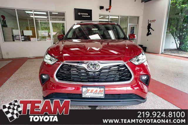 new 2025 Toyota Highlander car, priced at $54,571