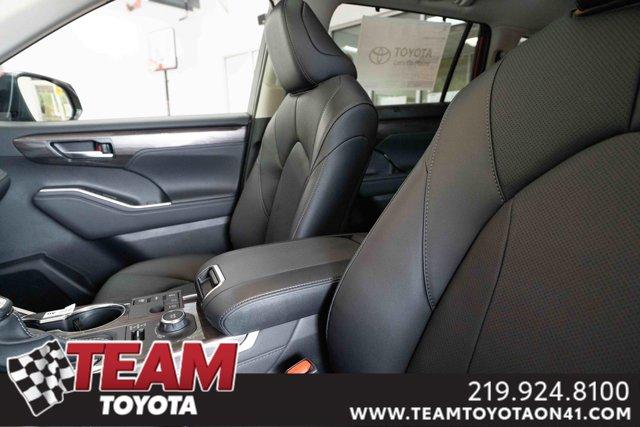 new 2025 Toyota Highlander car, priced at $54,571