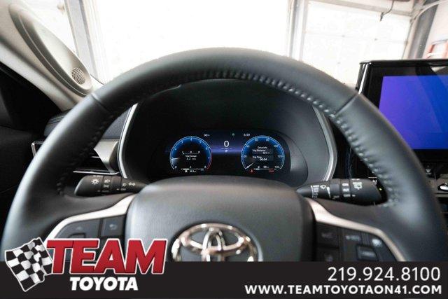 new 2025 Toyota Highlander car, priced at $54,571