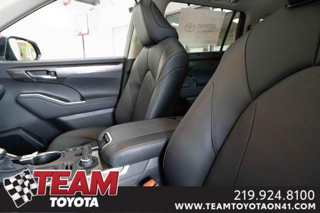 new 2025 Toyota Highlander car, priced at $54,571