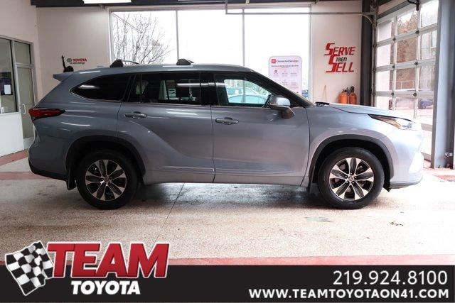 used 2022 Toyota Highlander car, priced at $37,300