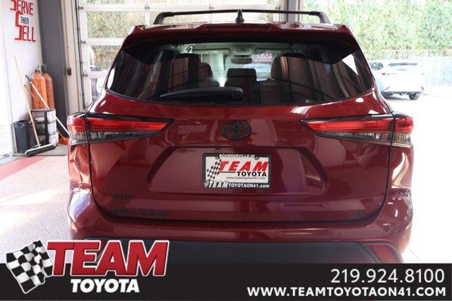 used 2022 Toyota Highlander car, priced at $27,700