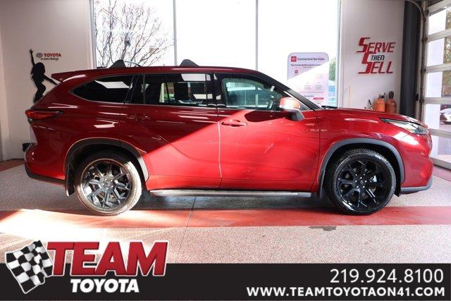 used 2022 Toyota Highlander car, priced at $27,700