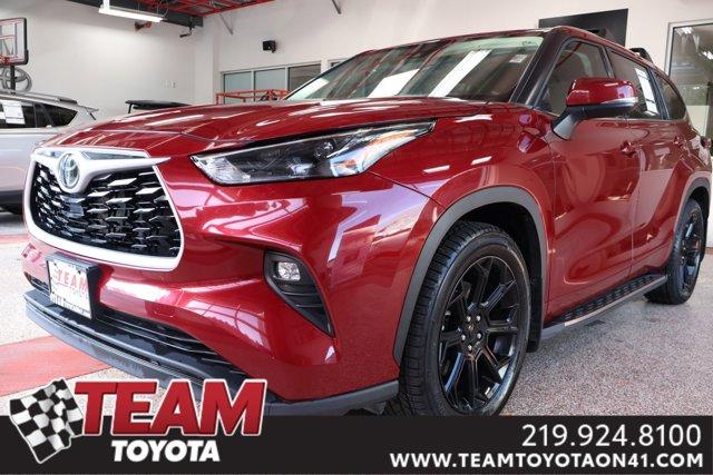 used 2022 Toyota Highlander car, priced at $27,700