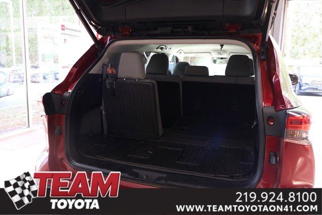 used 2022 Toyota Highlander car, priced at $27,700