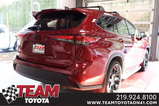 used 2022 Toyota Highlander car, priced at $27,700