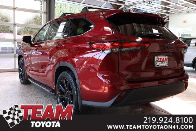 used 2022 Toyota Highlander car, priced at $27,700