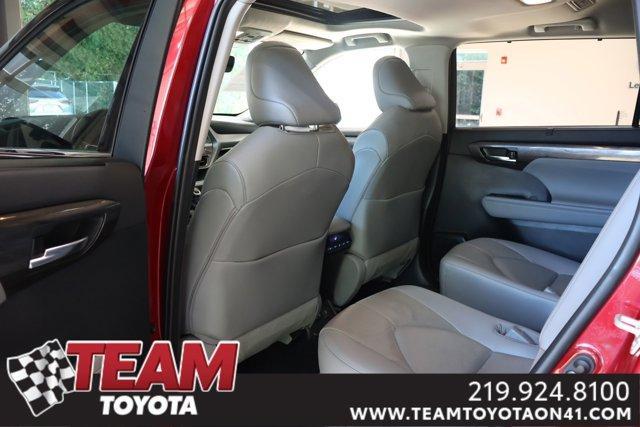 used 2021 Toyota Highlander car, priced at $34,000