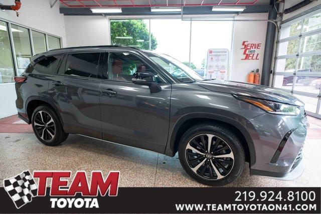 used 2022 Toyota Highlander car, priced at $38,300