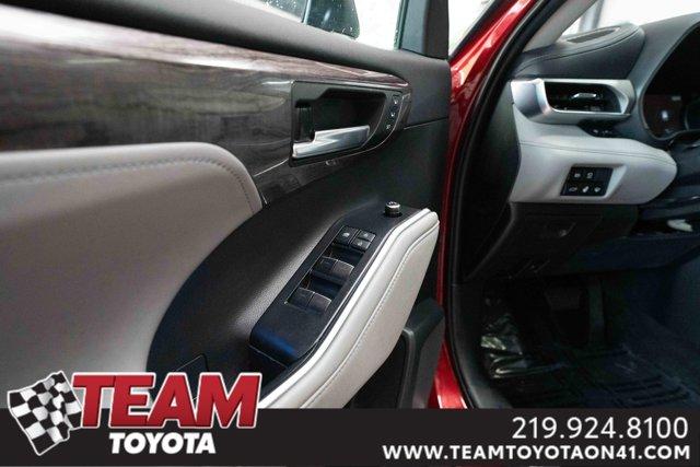 used 2020 Toyota Highlander car, priced at $37,000