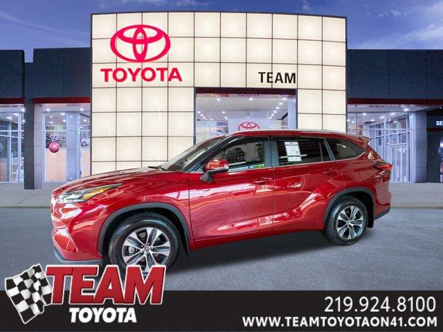 used 2023 Toyota Highlander car, priced at $40,400