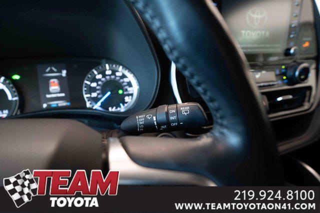 used 2021 Toyota Highlander Hybrid car, priced at $29,900