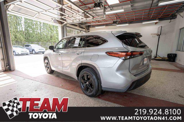 used 2021 Toyota Highlander Hybrid car, priced at $29,900