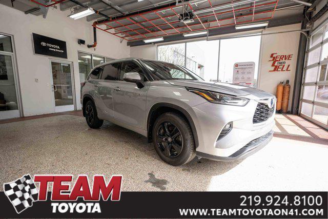 used 2021 Toyota Highlander Hybrid car, priced at $29,900
