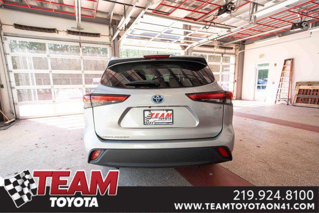 used 2021 Toyota Highlander Hybrid car, priced at $29,900