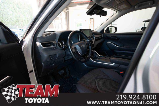 used 2021 Toyota Highlander Hybrid car, priced at $29,900