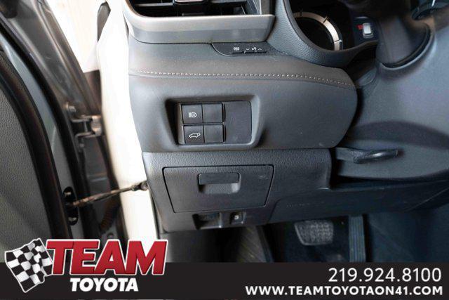 used 2021 Toyota Highlander Hybrid car, priced at $29,900