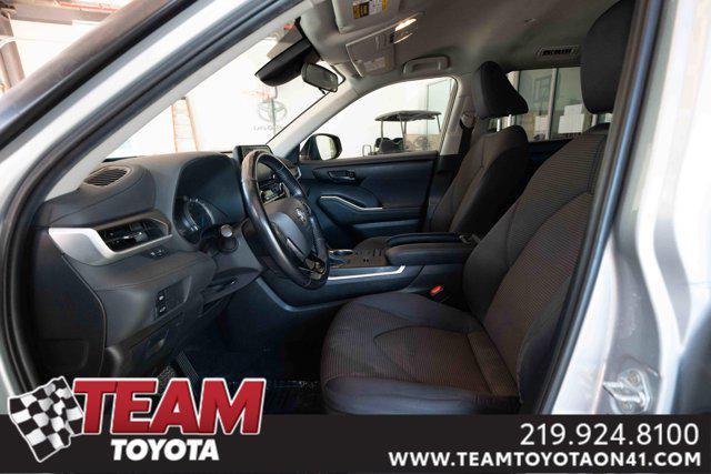 used 2021 Toyota Highlander Hybrid car, priced at $29,900