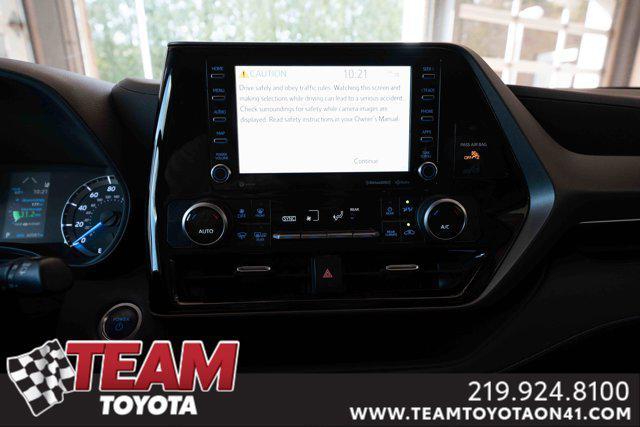 used 2021 Toyota Highlander Hybrid car, priced at $29,900