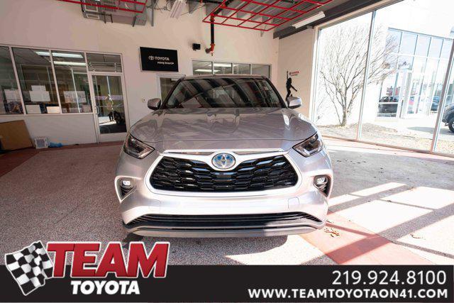 used 2021 Toyota Highlander Hybrid car, priced at $29,900