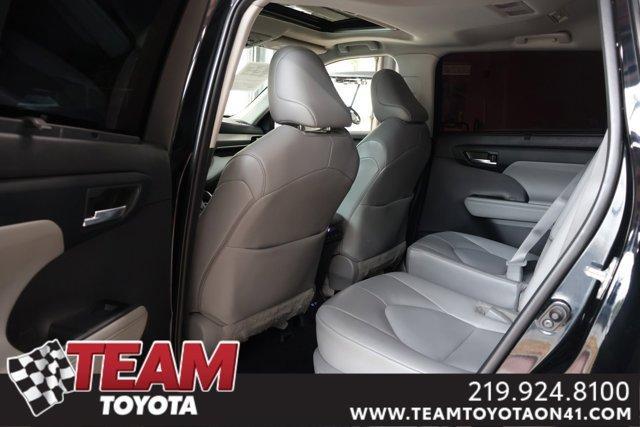 used 2022 Toyota Highlander Hybrid car, priced at $39,300