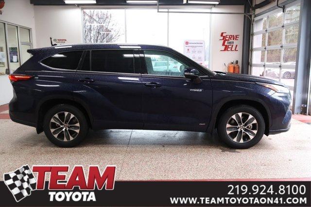 used 2020 Toyota Highlander Hybrid car, priced at $35,500