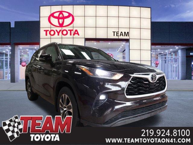 used 2021 Toyota Highlander car, priced at $32,200