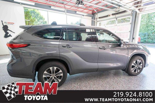 used 2022 Toyota Highlander car, priced at $37,500