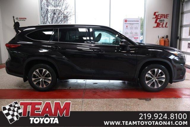 used 2022 Toyota Highlander car, priced at $33,300