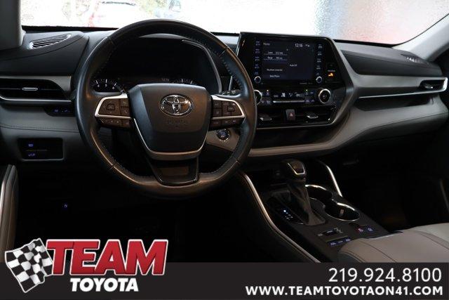 used 2022 Toyota Highlander car, priced at $34,700