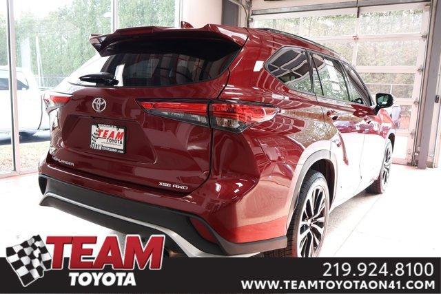 used 2021 Toyota Highlander car, priced at $34,300