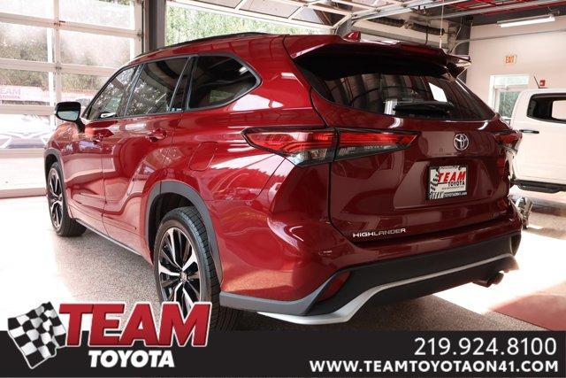 used 2021 Toyota Highlander car, priced at $34,300