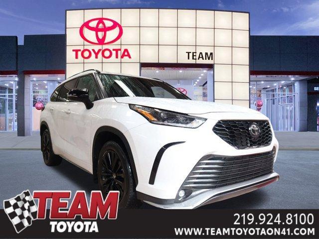 used 2023 Toyota Highlander car, priced at $39,900