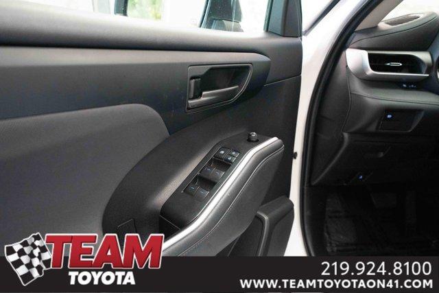 used 2021 Toyota Highlander car, priced at $28,200