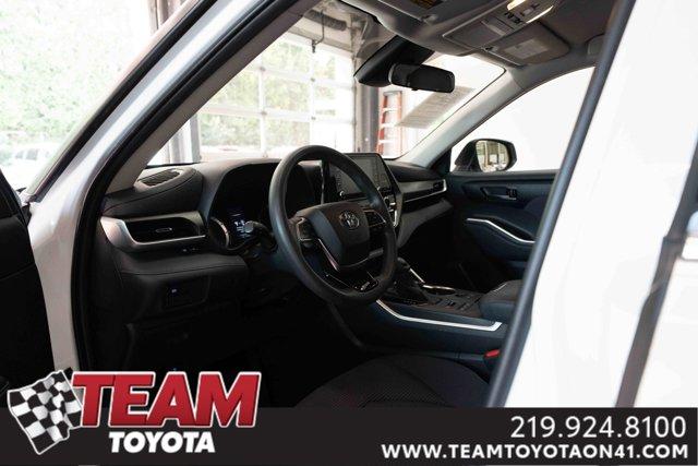 used 2021 Toyota Highlander car, priced at $28,200