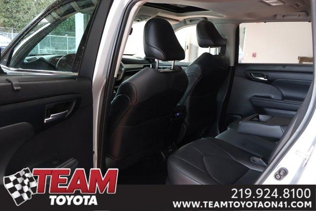 used 2021 Toyota Highlander car, priced at $34,200