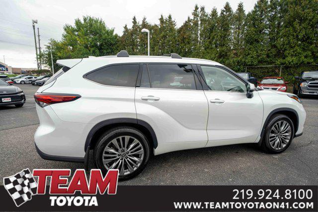 used 2022 Toyota Highlander car, priced at $37,300