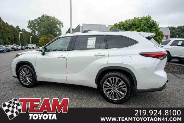 used 2022 Toyota Highlander car, priced at $37,300