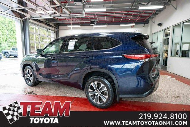 used 2021 Toyota Highlander car, priced at $32,500